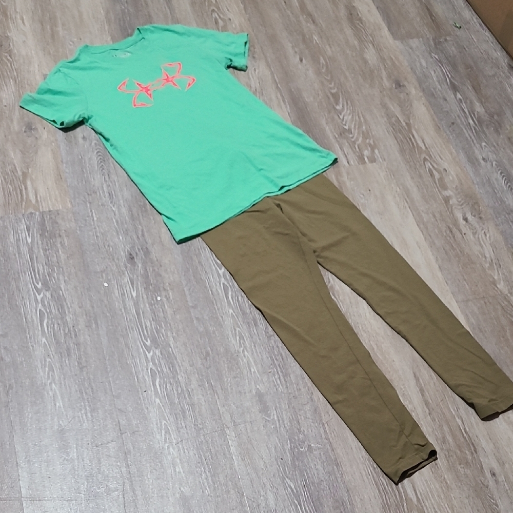 Green T-Shirt and Tan Leggings Set